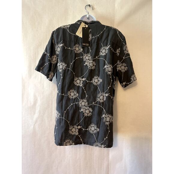 Truth By Republic Men's Grey Embroidered Linen Blend Floral Camp Shirt NWT Small - Picture 2 of 8